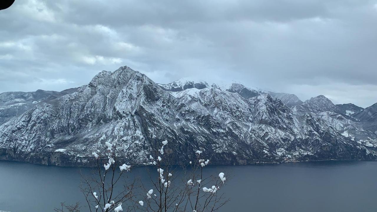 Cozy House On Iseo Lake Fonteno Exteriör bild